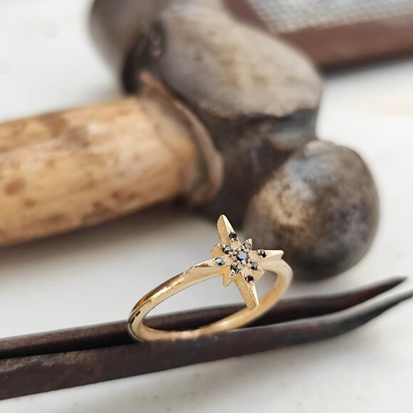 Pinky ring. 14k Yellow gold Diamonds ring. Star ring. Black Diamonds ring. - Picture 10 of 16